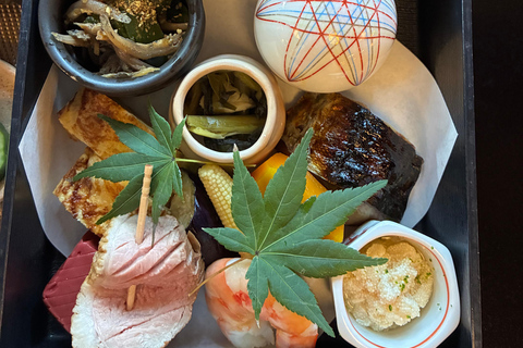 Kanazawa Wagashi Making, Kaiseki, Geisha & Samurai All Tour