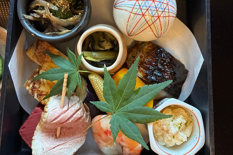 Kanazawa Wagashi Making, Kaiseki, Geisha & Samurai All Tour