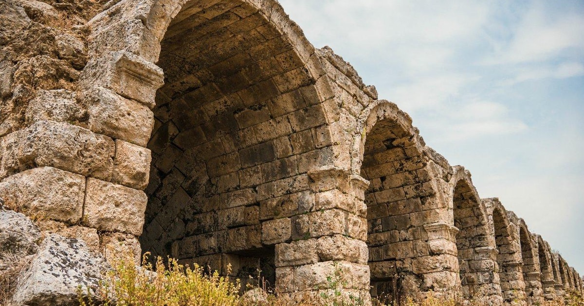 Von Antalya aus: Perge und Aspendos Tour | GetYourGuide