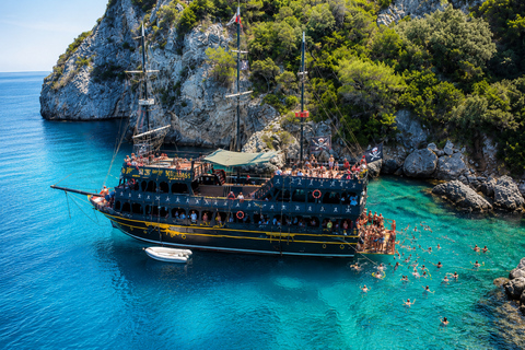 Kusadasi: Pirate Boat Trip with Lunch and Foam Party
