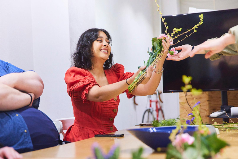Ikebana Workshop in Tokyo : Japanese Flower Art Experience