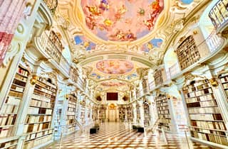 Wien: Exklusive Tagestour zur Admonter Bibliothek, nach Melk und nach Hallstatt