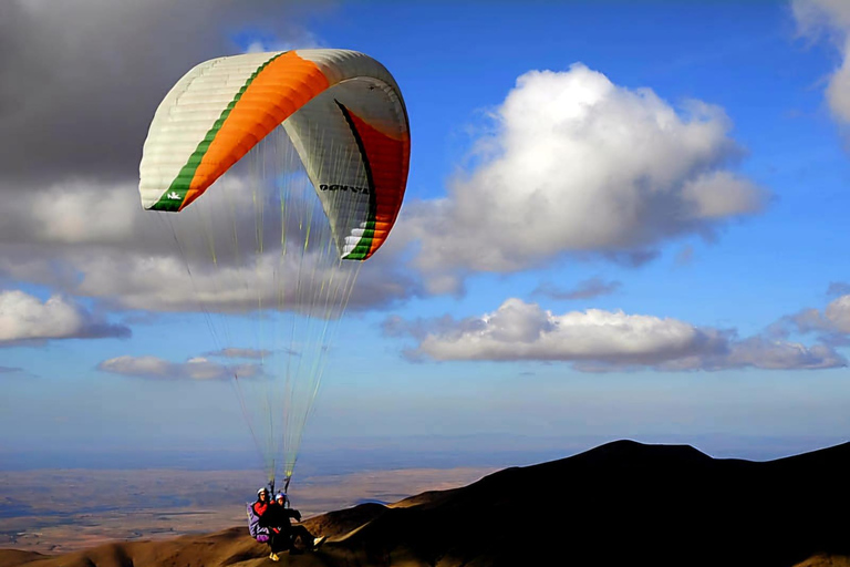 Marrakech: Parapendio e giro in cammello nella catena montuosa dell&#039;AtlanteMarrakech: Escursione in parapendio e giro in cammello sulle Montagne dell&#039;Atlante