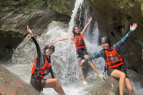 Cebu: Shared Tour Kawasan Falls Canyoneering & Ziplining