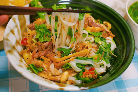 河内：香料村、美食之旅和超级世界 2 天游香料村、火车街、美食之旅和 Mega Grand World