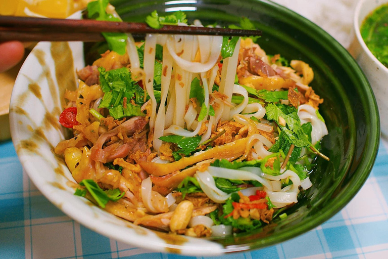 河内：香料村、美食之旅和超级世界 2 天游香料村、火车街、美食之旅和 Mega Grand World