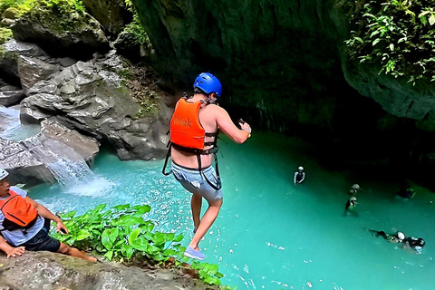 Cebu: Natação com tubarões-baleia e canoagem no KawasanTour em grupo: Natação com tubarões-baleia e canoagem no Kawasan