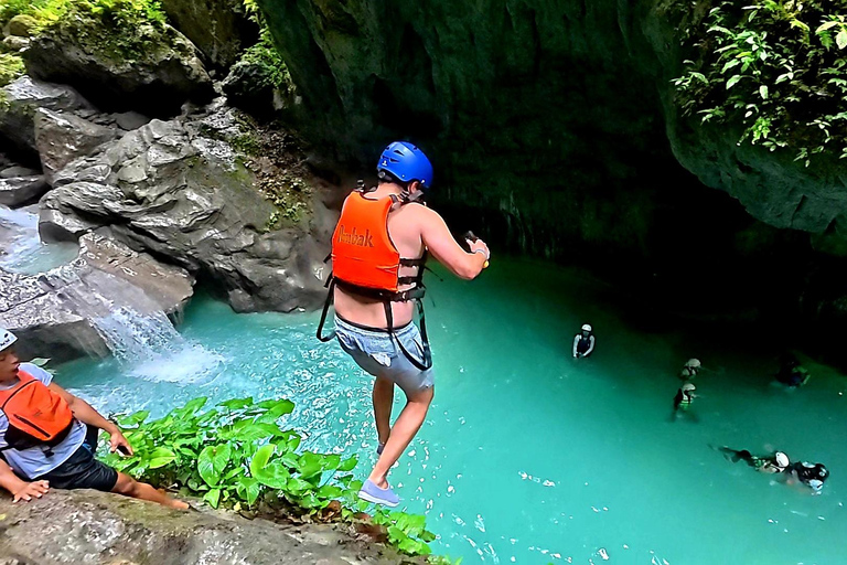 Cebu: Natação com tubarões-baleia e canoagem no KawasanTour em grupo: Natação com tubarões-baleia e canoagem no Kawasan