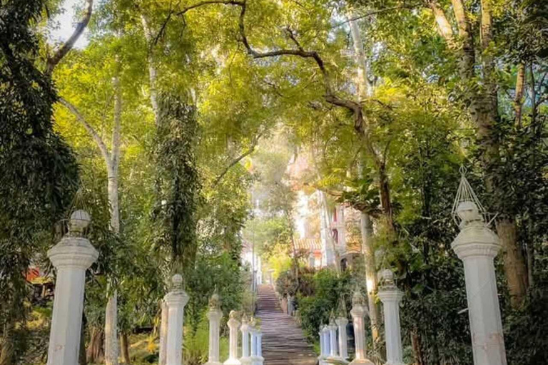 Kandy: Hidden Cave Temple Forest Hike & Lake View Summit