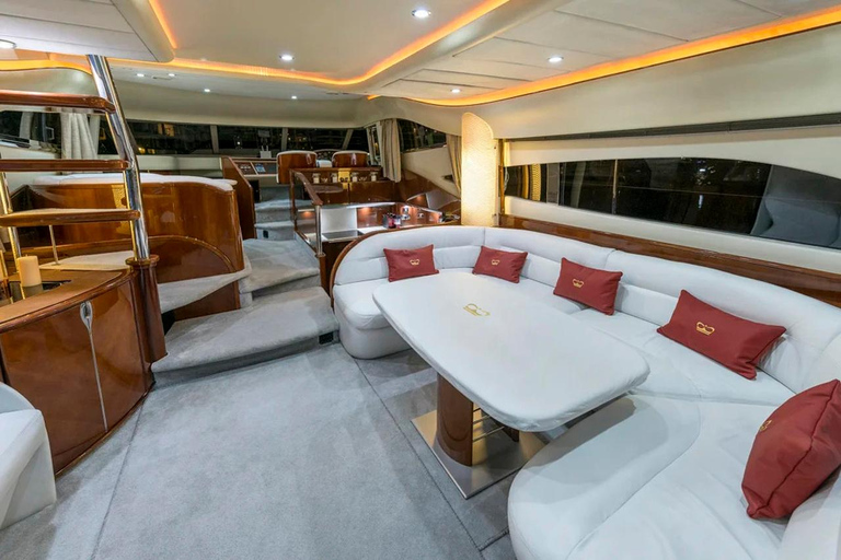 Cape Town: 3-Hour Private Luxury Yacht Charter with Drinks