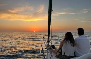Porto: Segelbootsfahrt bei Sonnenuntergang mit Wein und Charcuterie