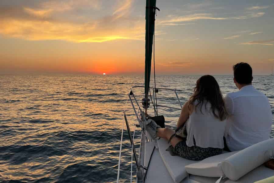 Porto: Charmante Segelbootfahrt bei Sonnenuntergang