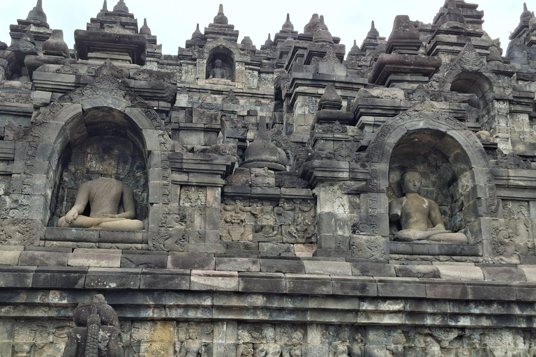 Yogyakarta: Borobudur Sunrise & Prambanan Tour