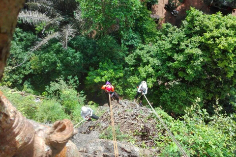 Krabi: Esperienza di zipline, ATV e arrampicata in cima alla cordaZipline di un giorno intero