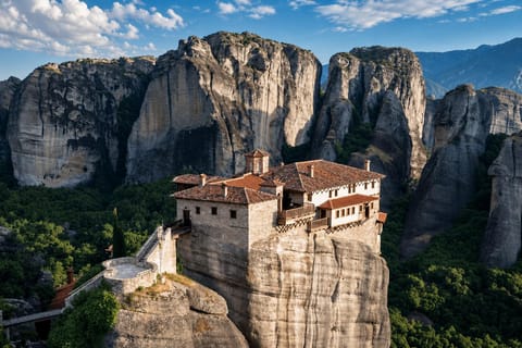 Athén: Meteora kolostorok napi kirándulás barlangokkal és ebéddel