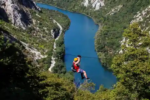 Omiš: 3-timmars Cetina Canyon Zipline-upplevelse