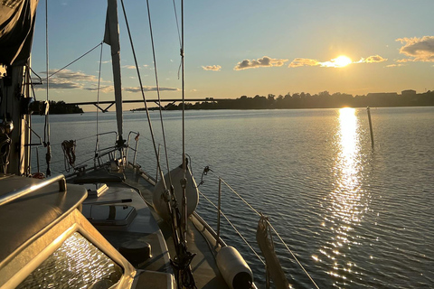 Gothenburg: Swedish Archipelago Sail Tour with Shrimp Meal
