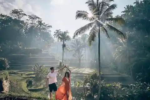 Ubud : Chute d'eau, temple de l'eau bénite, balançoire et plantation de café.