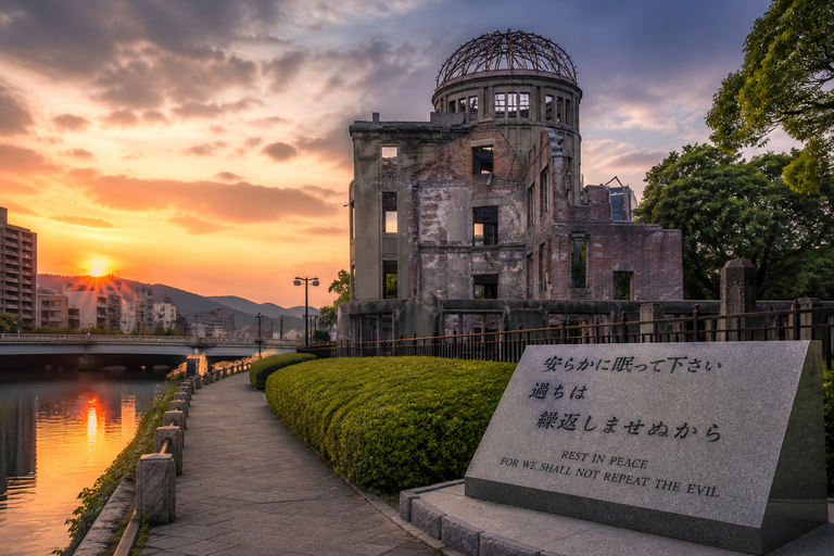 Osaka/Kyoto: Hiroshima&Miyajima Private Tour Luxury Vehicle
