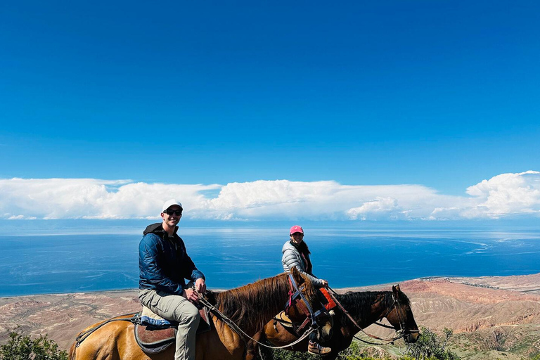 2-Day Autumn Canyons, Eagle Hunter & Lakeside Yurt Trip 2-Day Autumn Canyons, Eagle Hunter & Lakeside Yurt Trip