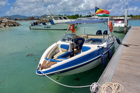 Praslin: La Digue Private Speedboat Transfer