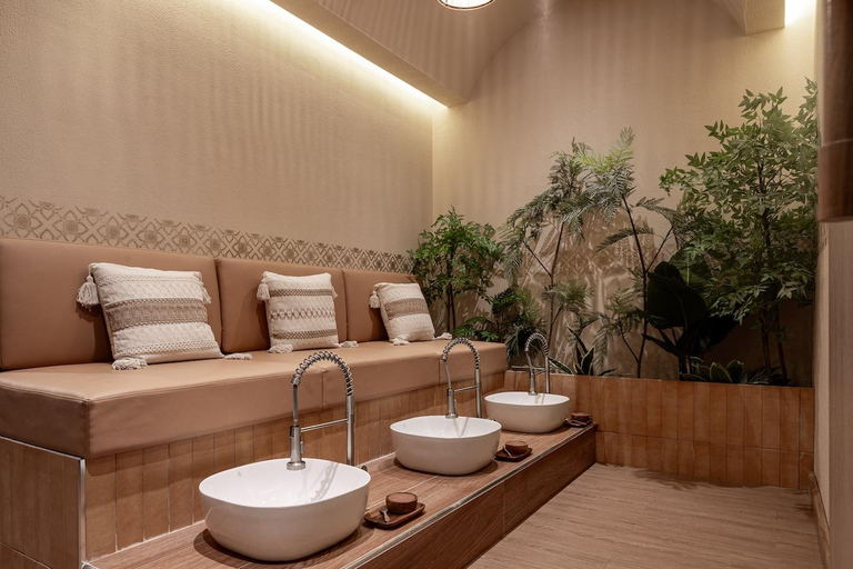 Bangkok: ThaiThai Massage near BTS Asok (Sukhumvit 25) Coconut Aromatherapy Oil Massage (90 Min)