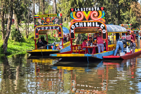 Mexico City: Xochimilco Trajinera Tour with Drinks & Tacos