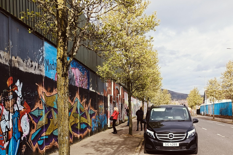 Passeio de táxi preto em Belfast