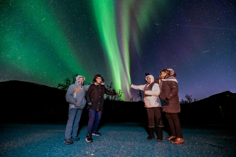Tromsø: Northern Lights Tour (Max 8) Pickup + Finland
