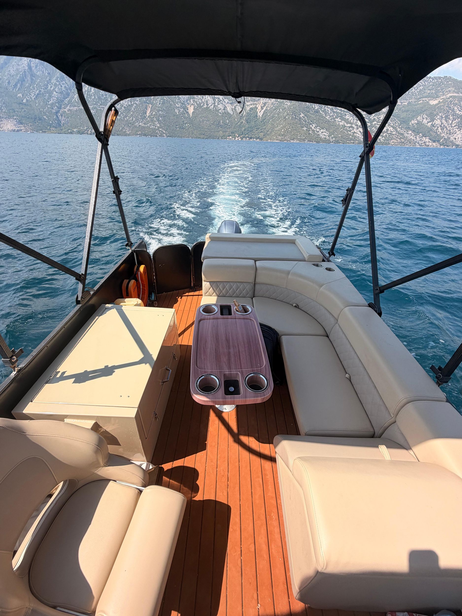 Kotor: Luxuriöser Katamaran-Ausflug – Schwimmen mit SEA BOB + Getränk