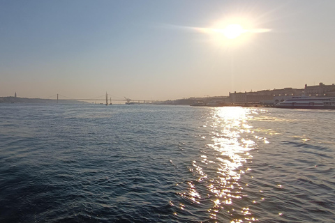 Cascais: Sunset Cruise to Lisbon with Open Bar