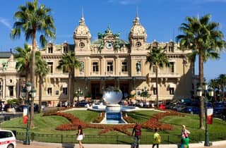Private Tour: Monaco, Èze, Nizza! Luxus und Komfort im Elektroauto!