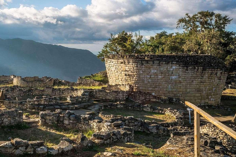 Chachapoyas: Llaqta of Kuelap: Kolejka linowa