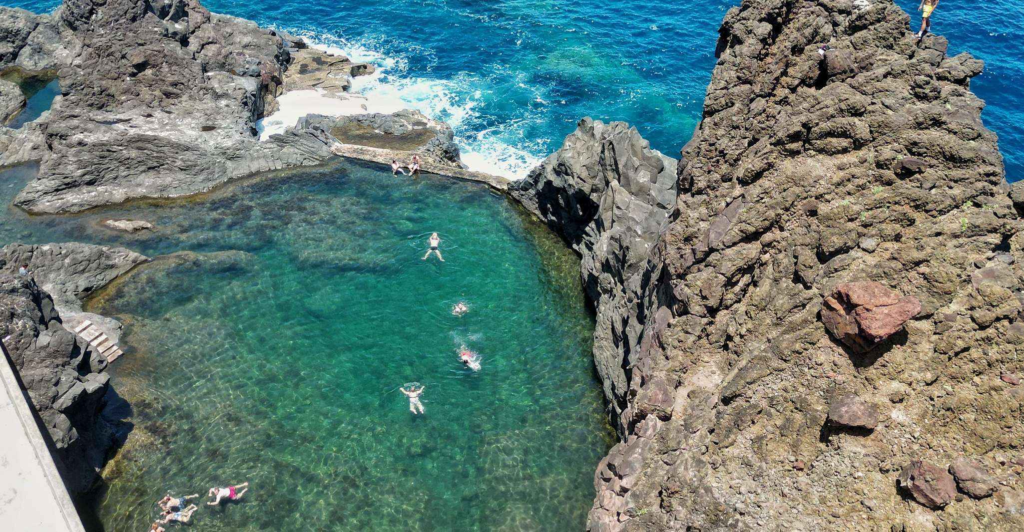 Incantevole foresta fanale e piscine vulcaniche, meraviglia incontaminata - Hizvo