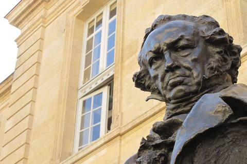 Bordeaux: Famous Figures 2h Walking Tour