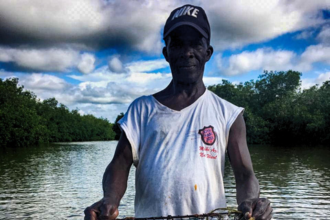 Cartagena: Lagoon Fishing with German or Italian Guide