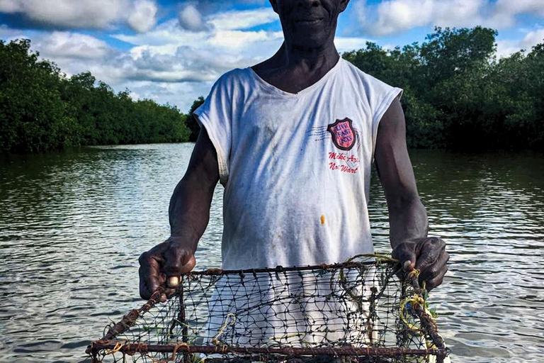 Cartagena: Lagoon Fishing with German or Italian Guide