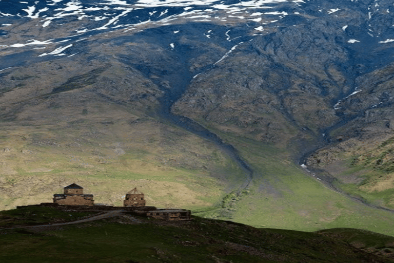 Kazbegi: daily tour with groupKazbegi: codzienna wycieczka z grupą