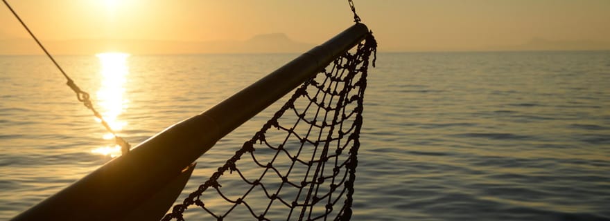 Croisière au coucher du soleil dans la baie de Saint-Georges depuis le port d'Hersonissos