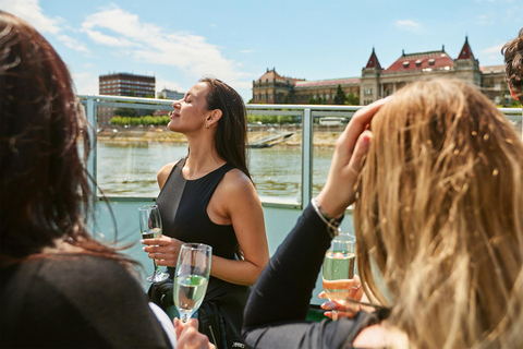 Budapest: Summer Brunch & Cruise with Prosecco or Cake Brunch & Cruise with Unlimited Prosecco