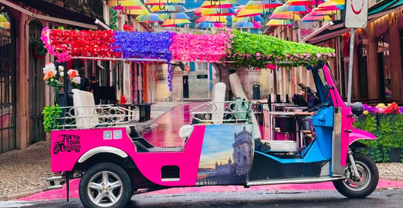 Lisbon: Private Tuk Tuk Tour with Free Souvenir & Postcards