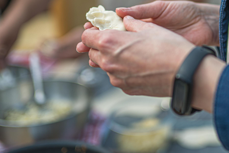 Gdańsk : croisière dans le chantier naval et le port avec dégustation de pierogiGdańsk : visite du chantier naval et du port avec dégustation de pierogi