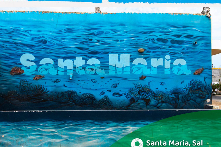 Santa Maria: Walking Tour with Local Drinks