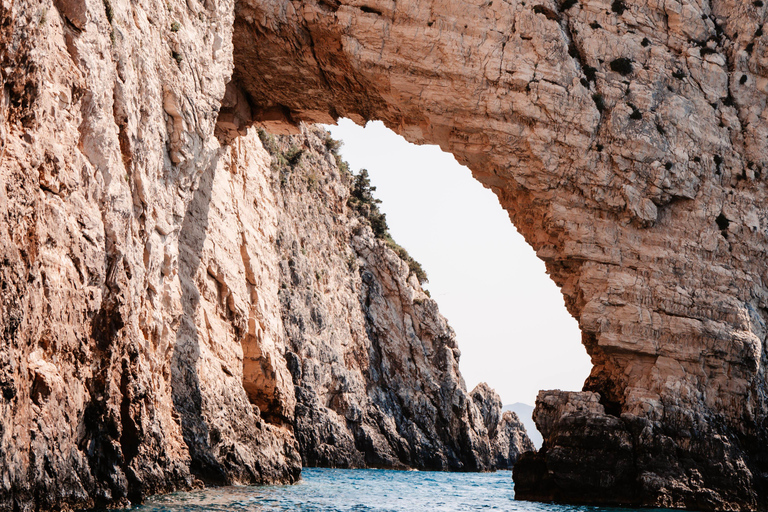 Prywatna łódź na Zakintos: jaskinie Keri, Mizithres, Agalas (maks. 5 osób)