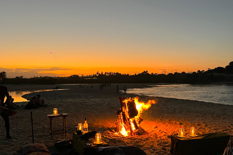 KILIFI: DIANI: ROMANTISCHES LAGERFEUER-DINNER AM STRANDROMANTISCHES ABENDESSEN AM LAGERFEUER