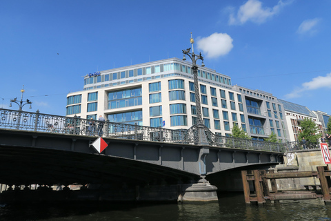 Berlin: One-hour city tour by boat from/to Museum Island