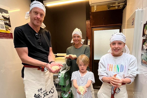 Experiência particular de fazer macarrão ramen em KyotoExperiência de fazer macarrão ramen em Kyoto