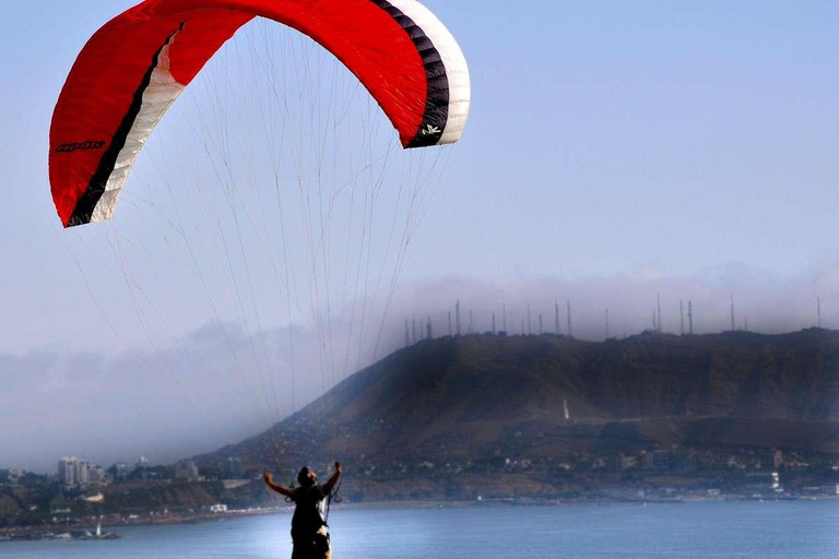 Paragliding flight with a private pilot in Costa Verde-Lima