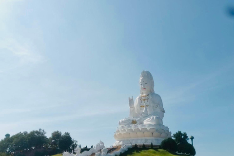 Chiang Rai: Explore 3 Highlight Temples (White, Blue, Red) Meeting Point: Wat Phra Singh (Hotels Outside Pickup Area)