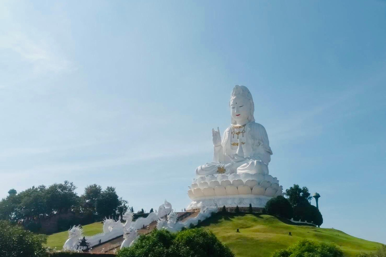 Chiang Rai: Explore 3 Highlight Temples (White, Blue, Red) Meeting Point: Wat Phra Singh (Hotels Outside Pickup Area)